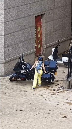 The bike had fallen… but courage stood firm!