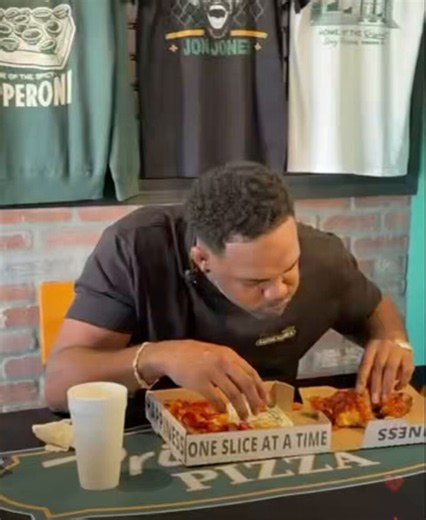 Jon Jones while doing a pizza eating challenge:“I’ve never wanted to see Daniel Cormier more than I want to see him right now. Tag in brother.” 😭 https://t.co/OsC70oyljP