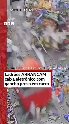 Ladrões usam carro para arrancar caixa eletrônico de loja no Texas 🚨💸🇺🇸