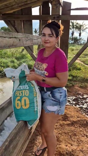 Strong Woman Lifting Heavy Bags 💪 | Real Farm #villagelife #farming