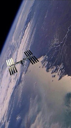 Floating silently above Earth 🌍 This is the International Space Station (ISS), orbiting our planet at nearly 28,000 km/h, completing one full orbit every 90 minutes. From this height, borders disappear, cities glow softly, and Earth looks like one beautiful, fragile home. Science, cooperation, and humanity all in one frame 🚀 #ISS #SpaceX #NASA #fblifestyle | India Moon Mission