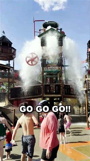 Waiting on the GIANT Bucket at Dollywood's Splash Country 💦