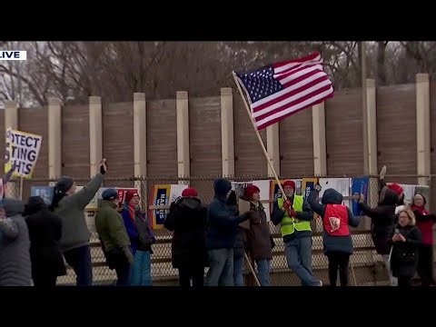 No Kings protesters rally on I-35 ahead of weekend event