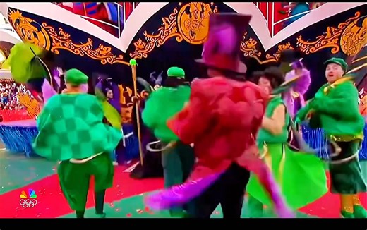 The Macy’s Thanksgiving Day Parade was magical! Check out this Disney float! 💚 | Doctor Disney