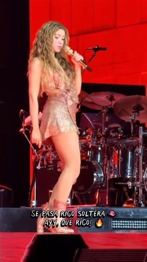 SHE IS IN HER PRIME! 👑💃 Shakira bailando Soltera #Shakira #Shorts