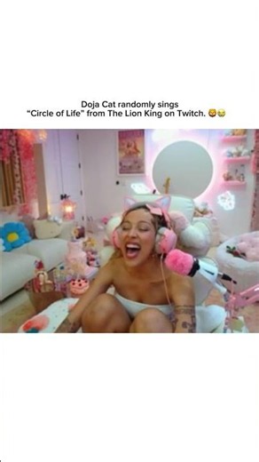 Doja Cat randomly sings “Circle of Life” from The Lion King on Twitch. 🦁