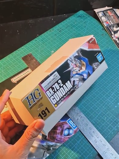 DIY Guide to Creating a Tiny Gunpla Box