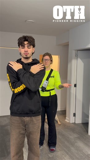 OTH Pioneer Rigging on Instagram: "Wireless Quick-Release LudwigHooks let crews drop loads faster and safer using a remote. Safety features include: 🔹Cannot open when holding a load due to its mechanical fall-protection design 🔹Opening mechanism automatically switches off during lift 🔹2-button release sequence on the remote to open the hook 🔹Safe locked state if battery fully discharged Try it for yourself and see the real difference. Book your free demo or get a quote - link in bio!!"