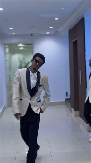 Official Usher — Usher Performance Video