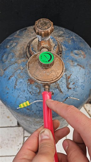 اختراعات وحيل يدوية بسيطة بالمنزل = simple inventions diy crafts #اختراعات #ابتكارات #حيل #خدع #تجارب #KosofiTV #diy #Secrets #inventions #innovations #experiments #technology #science #Tricks #tips #ريلز #اكسبلور | Kosofi TV