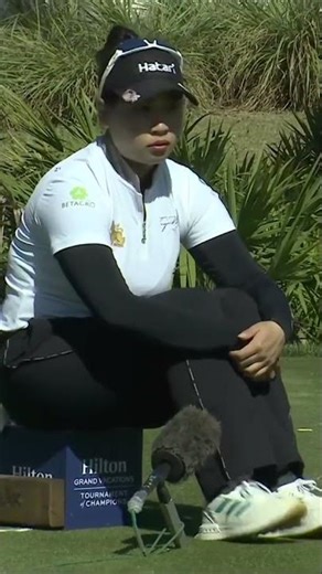 Chanettee entertaining herself on the tee box 🤣