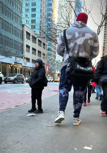 Giant in NYC Subway — Real-Life Public Montage?