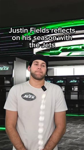 EssentiallySports on Instagram: "Justin Fields experiment🤝🏽Aaron Rodgers experiment. The Jets simply just can’t find their guy🤣"