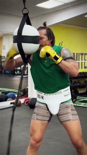 Oleksandr Usyk can't wait for his clash with Rico Verhoeven at the Pyramids of Giza 🔥