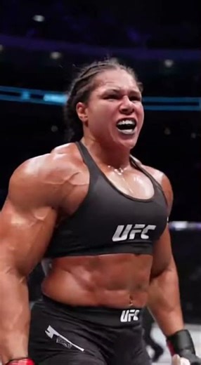 Female Bodybuilder DESTROYS Male Heavyweight In MMA Fight