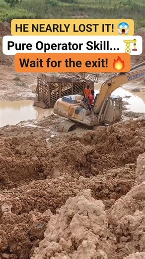 Every operator’s worst nightmare. 😱 A thrown track in deep mud. Can we fix it?
