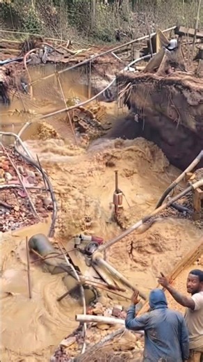 MINING COLLAPSE BIG FLOOD TO SUBMERGE GOLD MINING SITE #flooding #collapse #landslide