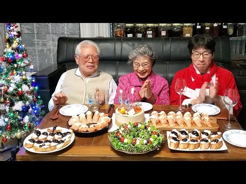 우와~! 초간단 크리스마스 요리 만들기 (연어 초밥, 바게트 카나페, 리스 샐러드) christmas dinner mukbang / christmas food recipes