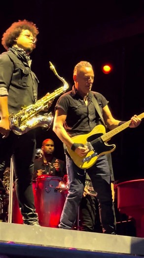 🔥 Bruce Springsteen Makes Age Look Like Continuation: What Keeps Someone Choosing the Stage? ⚡