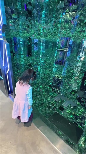 Bangkok travel: immersive Cave Fantasy virtual aquarium experience