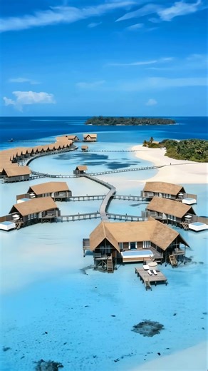 Escape to COMO cocoa island maldives, 33 luxury villas, famous Shambhala spa and infinity pool