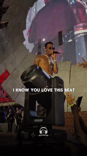 Dis Love Live Performance - Wizkid ft Tiwa Savage at Futurefest Lagos