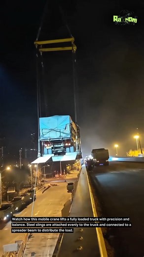 How a Mobile Crane Lifts a Heavy Truck Safely at Night!