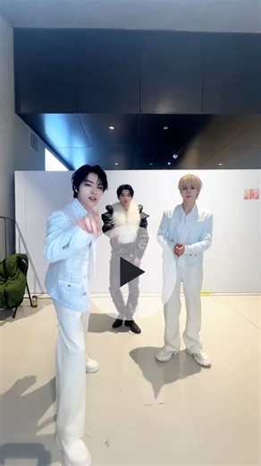 WayV on Instagram: "Eternal White with #YAOCHEN #KUN #XIAOJUN #WayV #白色定格"