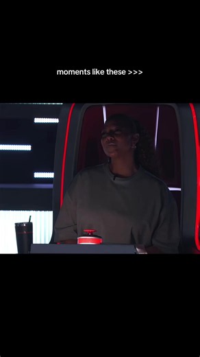 Queen Latifah's Unforgettable Live Performance on The Voice