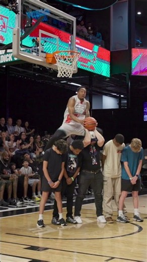 Jonathan Clark awarded DUNK OF THE NIGHT @ DUNKMAN Group B