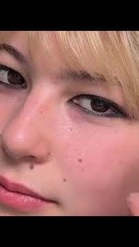 What music does Alysa Liu prefer when doing makeup? 🎶💄