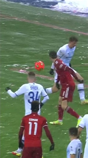 Lewandowski’s bicycle kick in the snow!