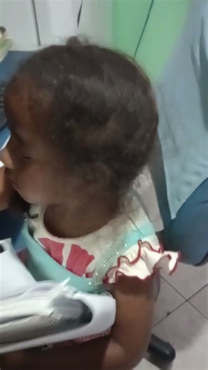 O QUE SERÁ QUE A HELLENA VAI DESENHAR NESSE PAPEL.(29/12/2025).