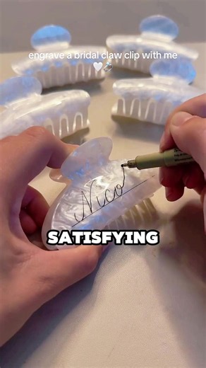 How she turned 50 cent claw clips into a viral home business 💡 #smallbusiness #businessideas