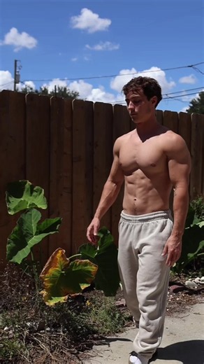 Average day in my life as a 28 year old online fitness coach . GNC’s triple strength Fish oil is one supplement I take every day. It supports my joint health while helping me maintain optimal triglyceride levels. . I’ve also been loving the Ryse pumpkin spice roll protein shakes and MyProtein Creatine Monohydrate! Both support lean muscle growth 💪 . Pick yourself up some today @GNC #ad