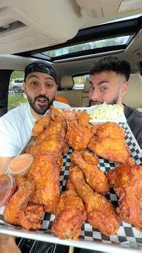 Trying Pollo Campero with @ak.wassim #friedchicken #pollocampero #mtlfood #mukbang #asmr