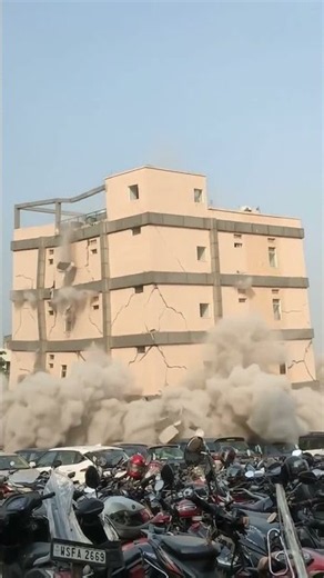Building Controlled Demolition: Total Collapse