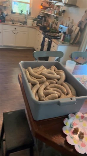 How a Cajun eats boudin ￼