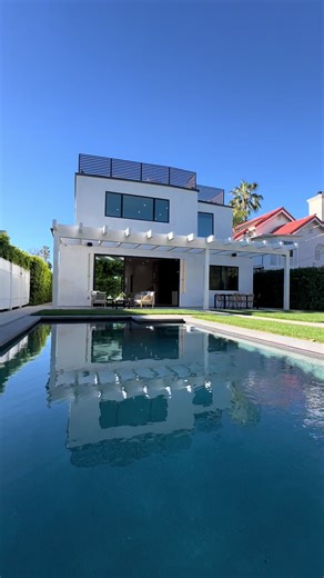 Newly constructed in 2024, this gated home sits behind hedges in the coveted and convenient Library Square area of Sherman Oaks. Featuring expansive wide plank white oak floors, a dramatic oversized pivot door, a fully integrated smart home system, and a custom chef’s kitchen outfitted with top-of-the-line Thermador appliances, the design feels modern, elevated, and thoughtfully executed. 4532 Calhoun Ave. Offered at $2,999,500 5 Beds • 7 Baths • 3,957 SF • Lot 6,752 SF PM or call to schedule a 