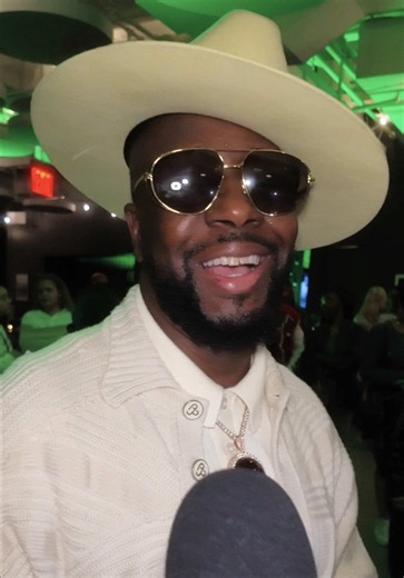 btw, can Wyclef Jean sing? @Wyclef Jean 🎶: Ready or Not - Fugees 🎶: Hips Don’t Lie - Wyclef Jean & Shakira #btwcanyousing #streetinterview #singer #nyc