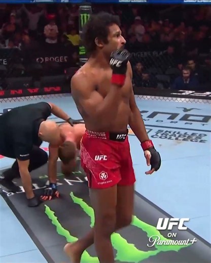 Nallo gets the finish by LEG KICK #ufcedmonton