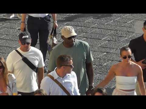 Michael Jordan strolls in Capri hand-in-hand with his wife Yvette Prieto