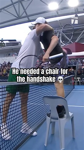 When 6’11” meets 5’7” 💀 #tennis #funny #shortking #tallman