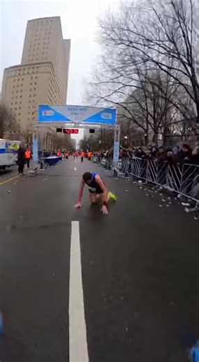 An EMT responds to a marathon runner who collapsed just meters from the finish line. With determination and support, the runner makes it across with help. An emotional moment of perseverance and compassion. | Zaesue Zone