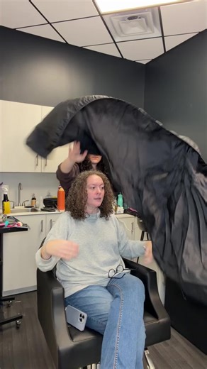 Stylish Curly Hair Tutorial Using One Product