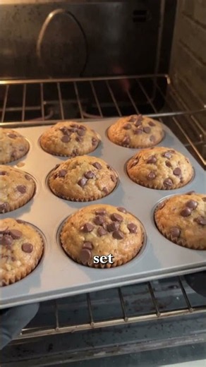 Let's Make Chocolate Chip Banana Muffins 🍌🍫