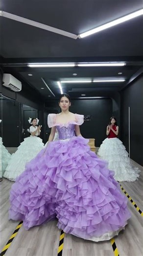 Stair-walking techniques while wearing a large, bulky dress.#bybacademy #daotaonguoimau #5g