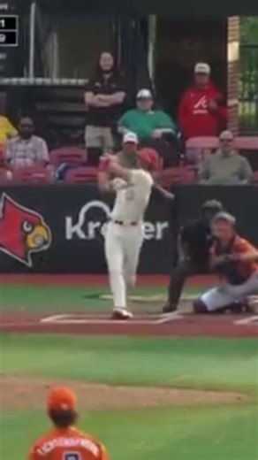 🚨 BREAKING:Tague Davis just tied the Louisville program record for most home runs in a single season with his 25th of the year 🔥Davis is putting together one of the greatest offensive runs we’ve seen in a Cardinal uniform… and he’s not done yet 👀