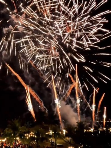 AHOF - Rendezvous Pyromusical by Platinum Fireworks Inc. SM Mall Of Asia Grand Fireworks Spectacle January 3. 2025 #fyp #fireworks #smmallofasia #pyromusical #AHOF @ahof_official @themallofasiaofficial