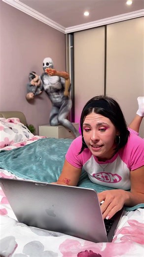 The Scariest Sleep Prank Ever 🛏️👻